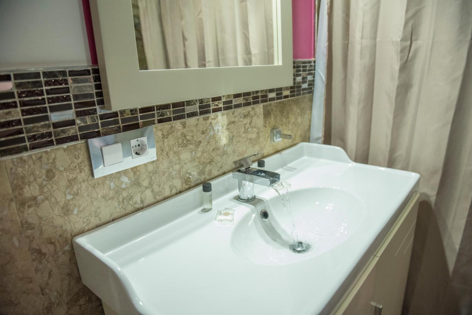 Apartamentos Luxury Puente De Triana Seville Ngoại thất bức ảnh